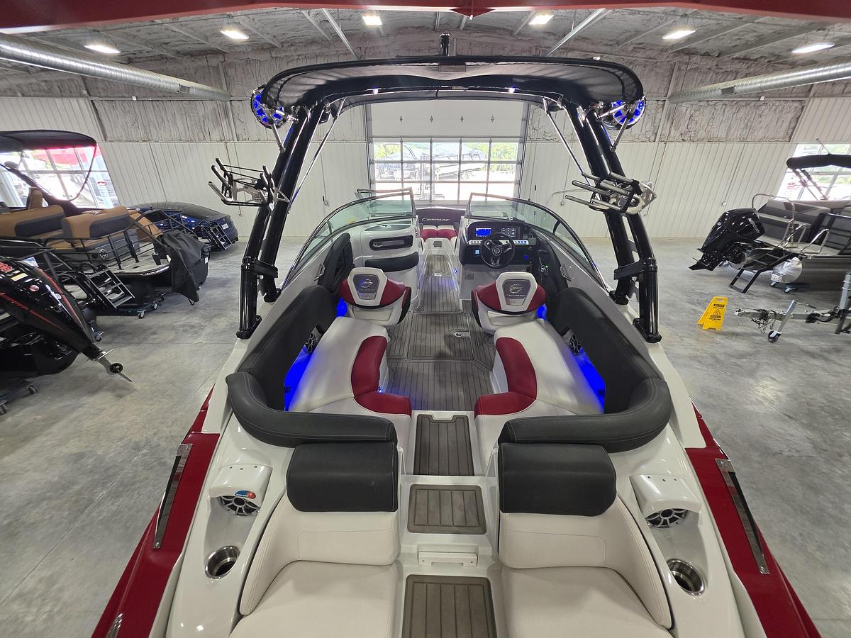 Used 2022 Crownline 265 Surf open bow