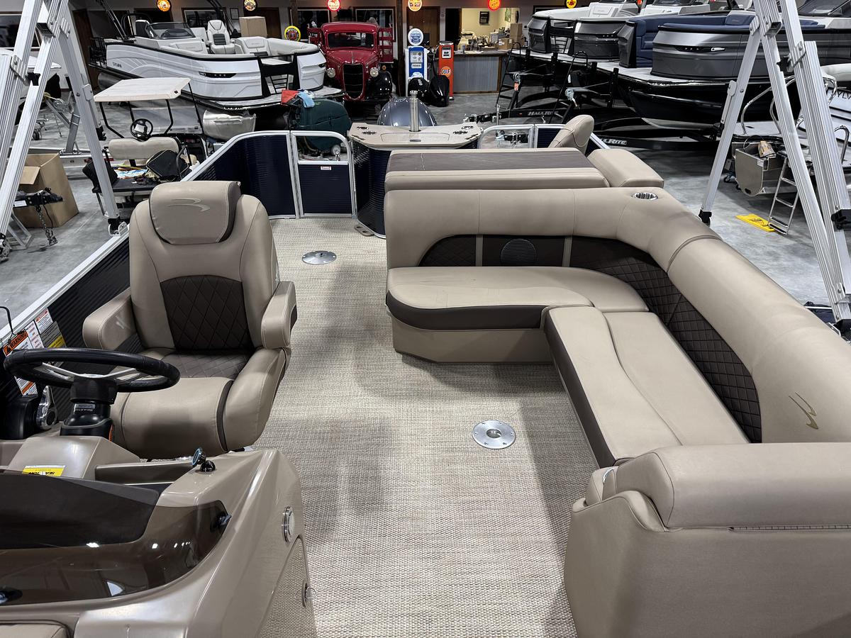 Used 2019 Bennington SX 25