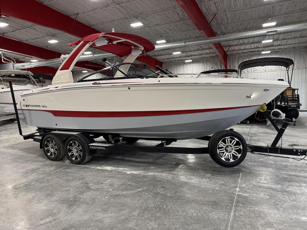 Used 2020 Chaparral 25 Surf