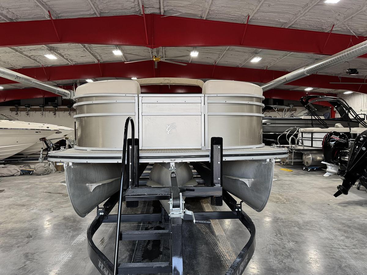 Used Cypress Cay 250 Cayman