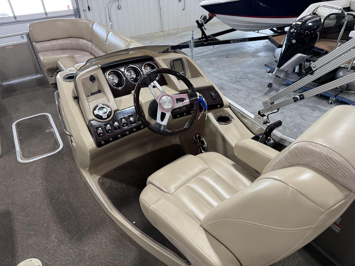 Used 2012 Bennington Q-25