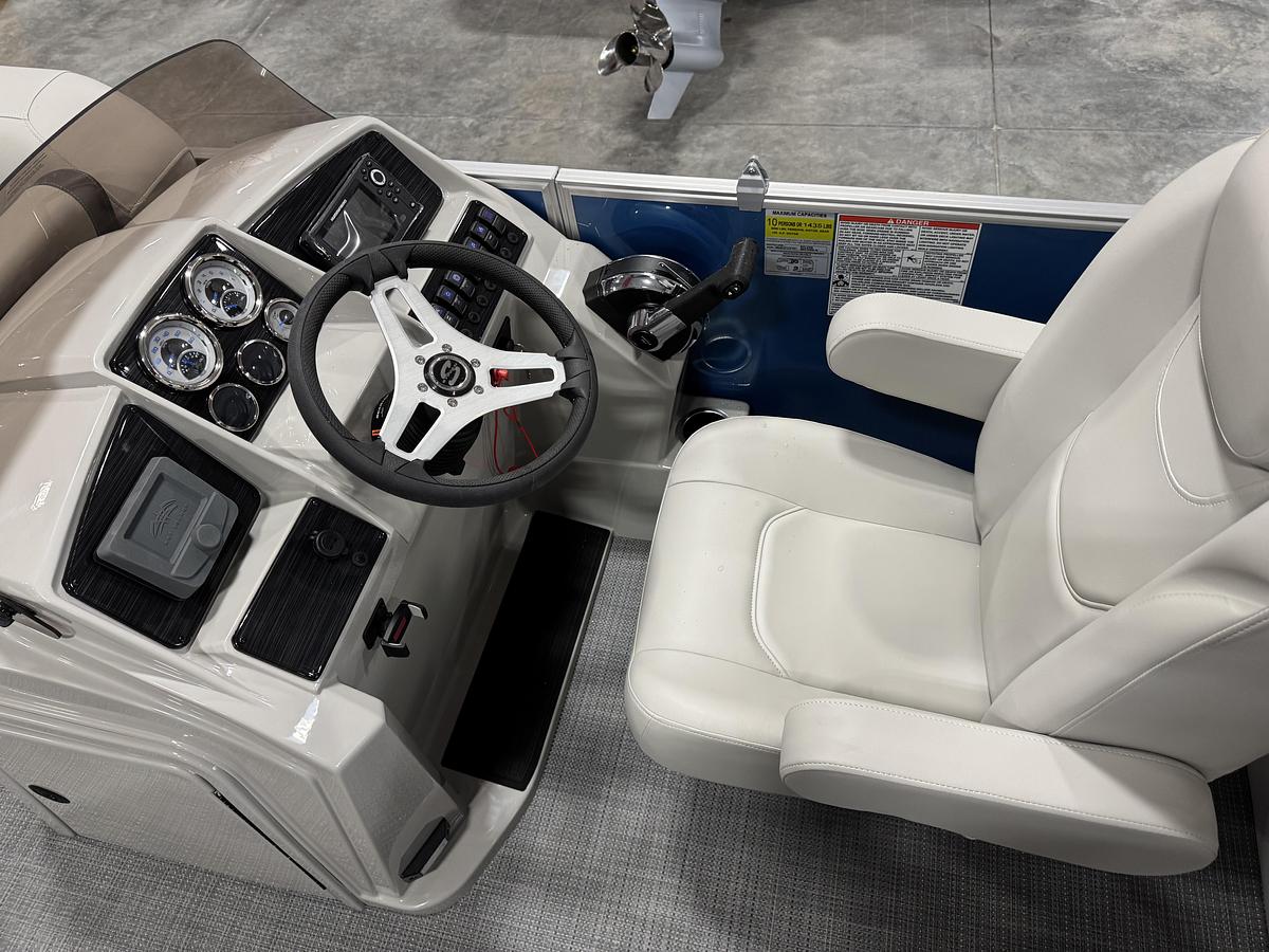 2025 Sylvan 8522 Mirage