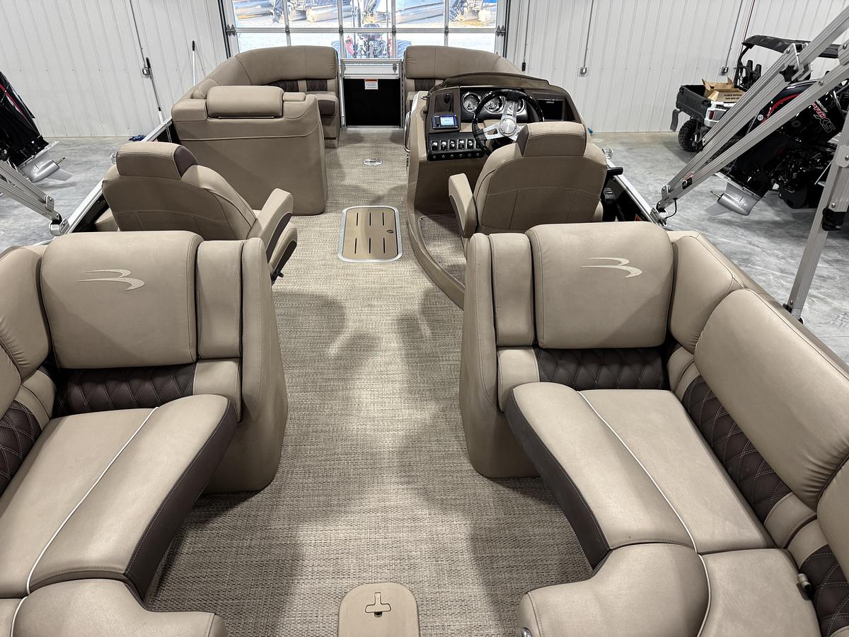 Used 2019 Bennington R23