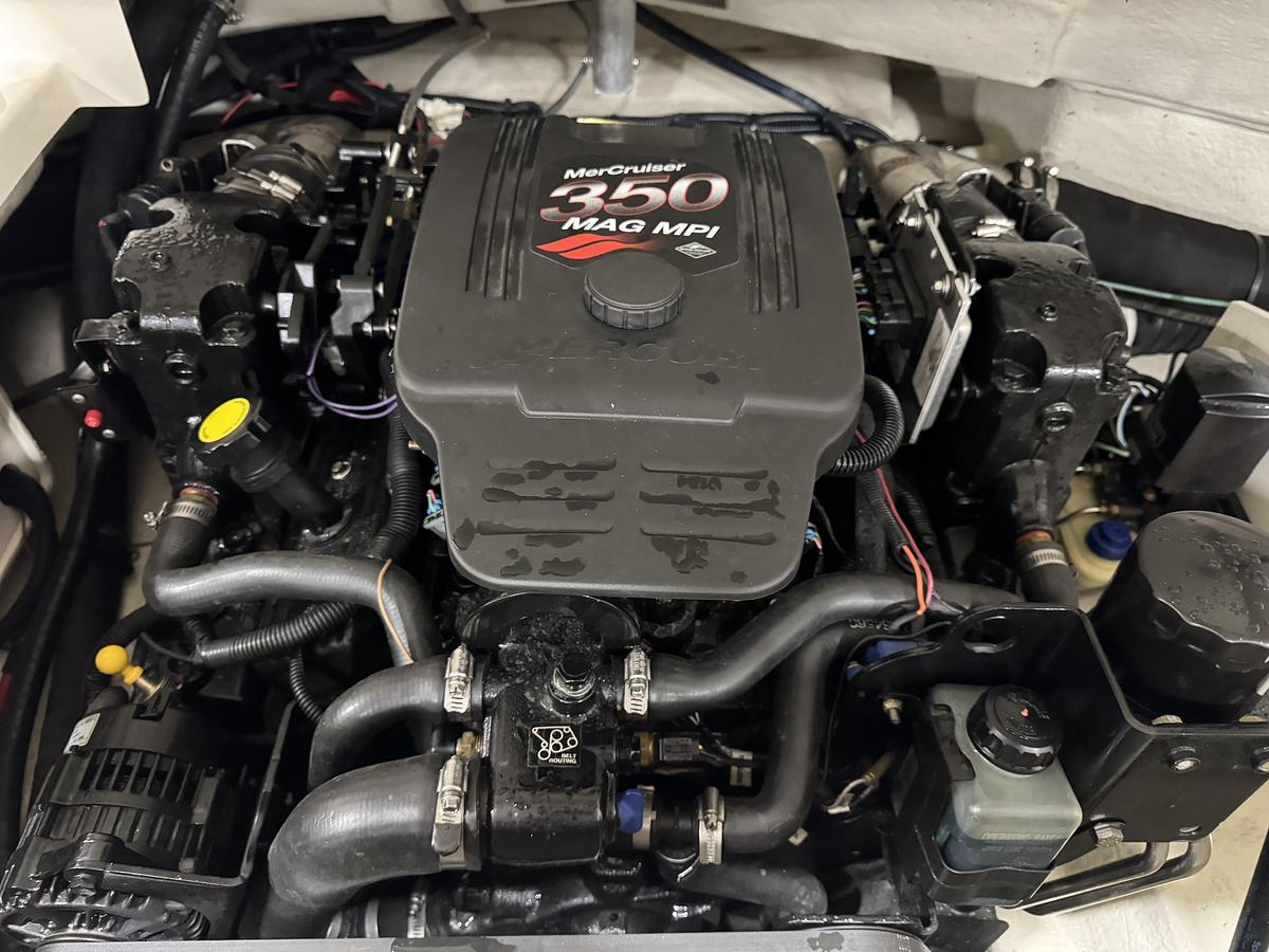 Used 2004 Regal 2200 LSR