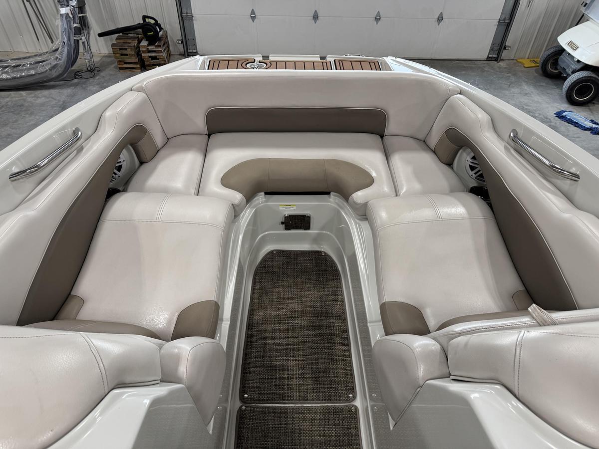 Used 2015 Crownline E-4