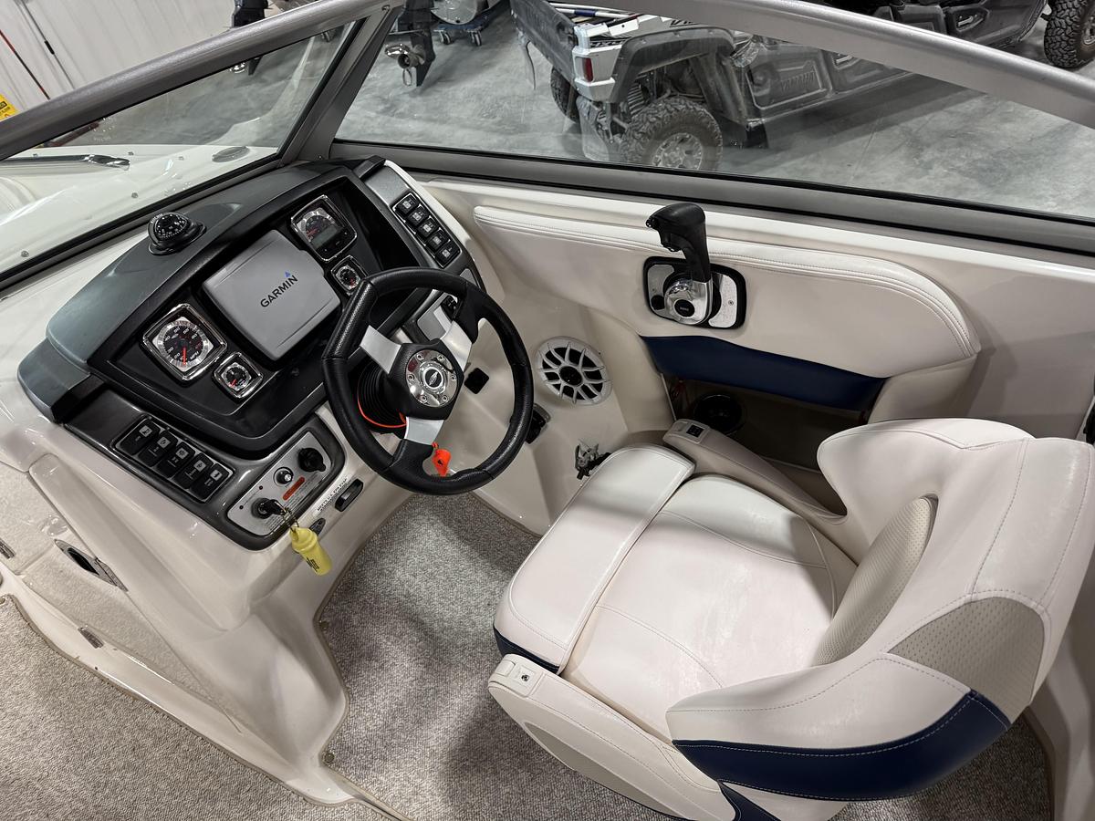 Used 2010 Chaparral 264 Sunesta