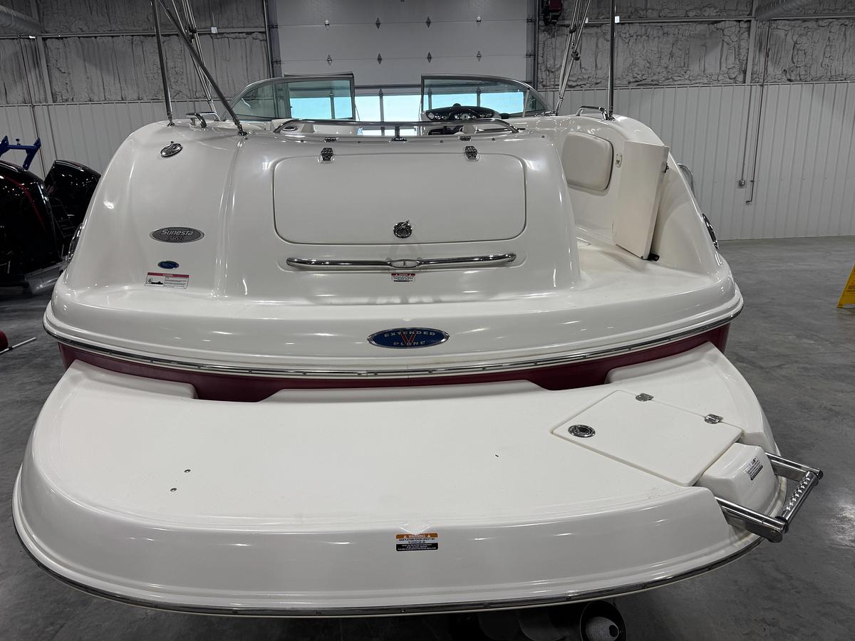 Used 2006 Chaparral 254 Sunesta