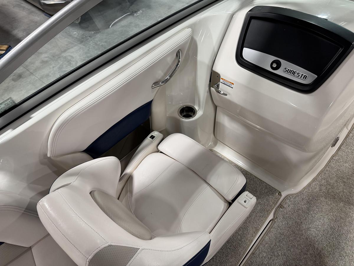 Used 2010 Chaparral 264 Sunesta