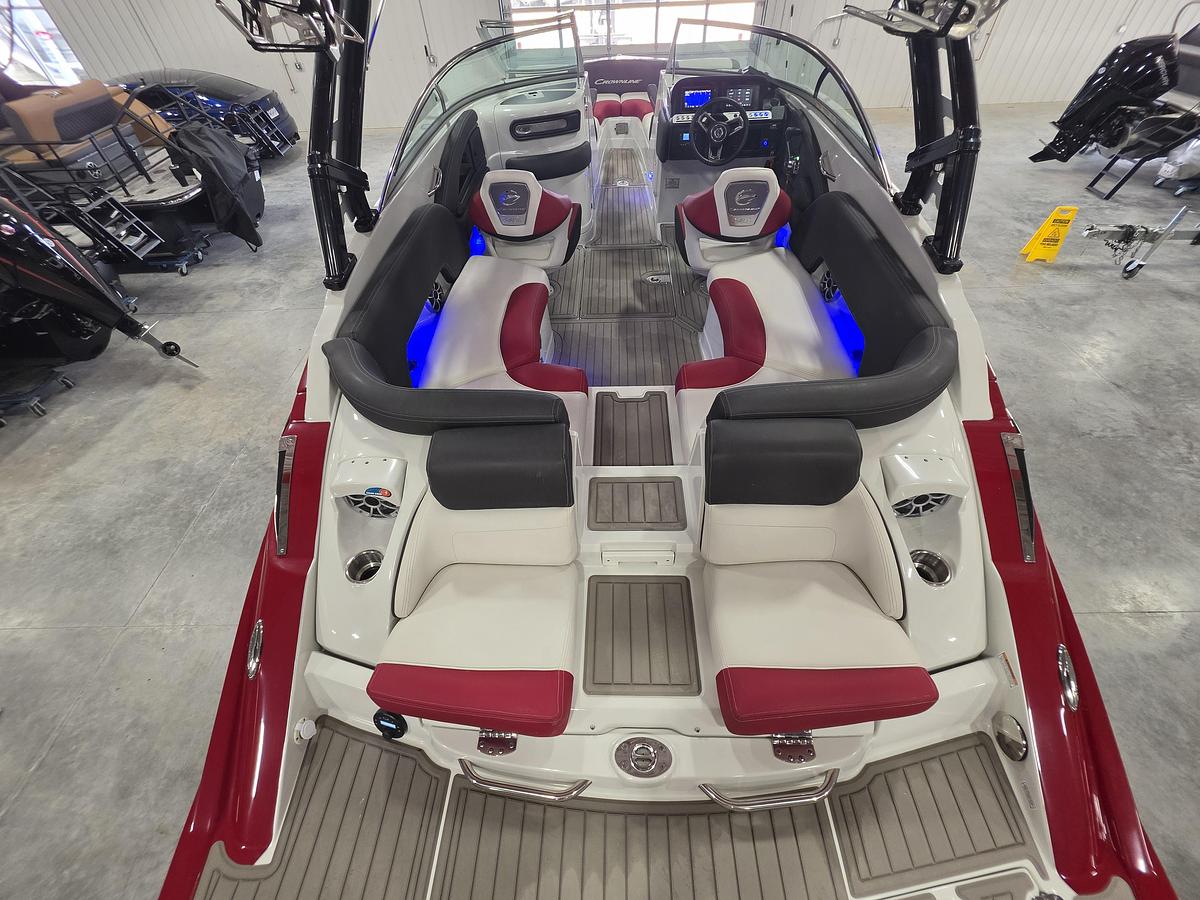 Used 2022 Crownline 265 Surf open bow