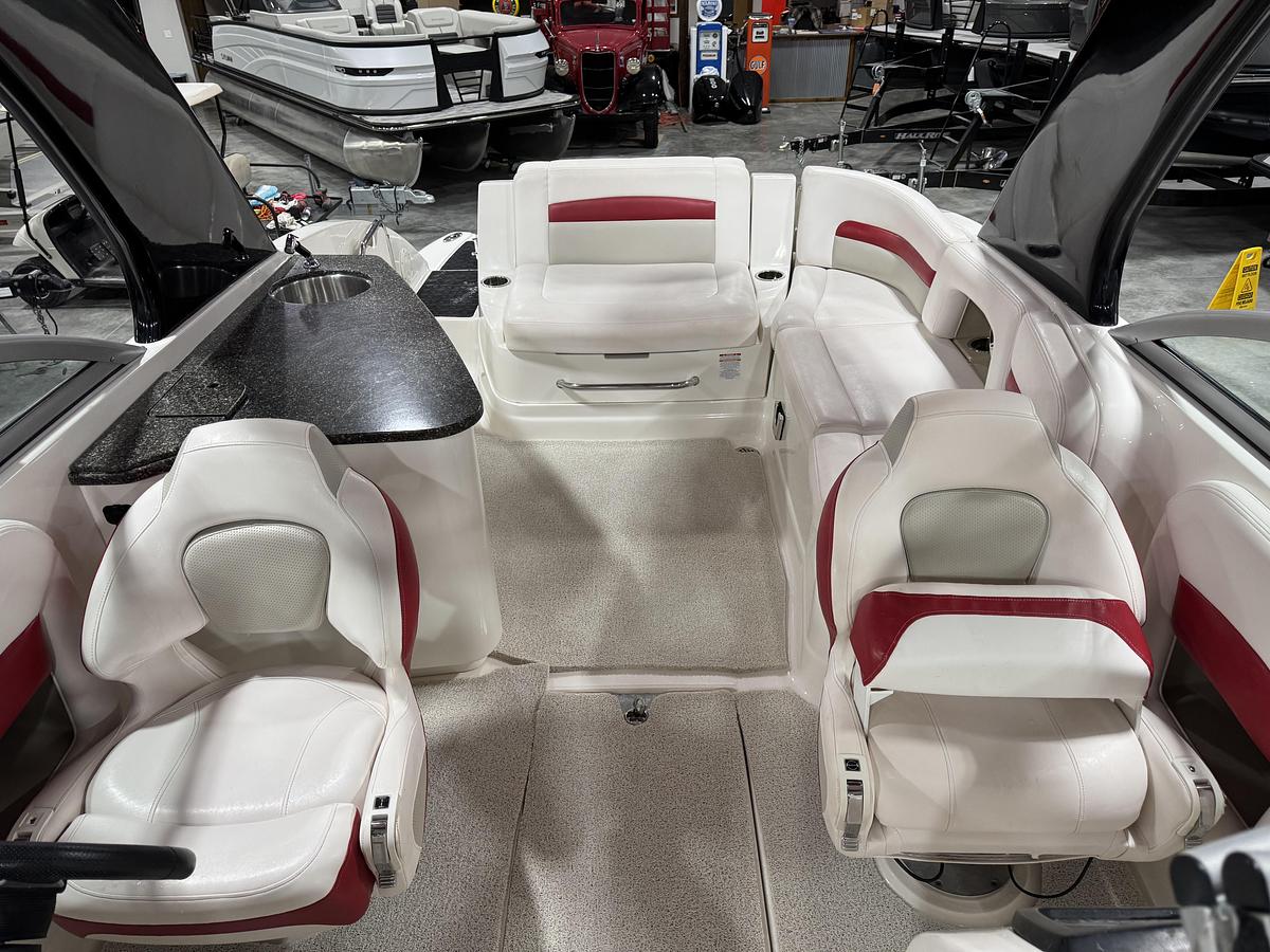 Used 2009 Chaparral 264 Sunesta