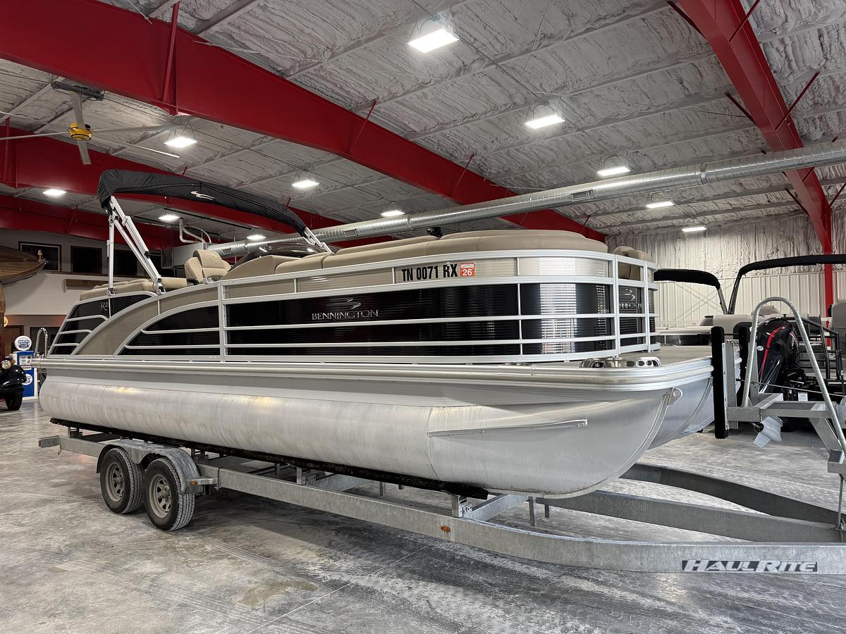 Used 2019 Bennington R23