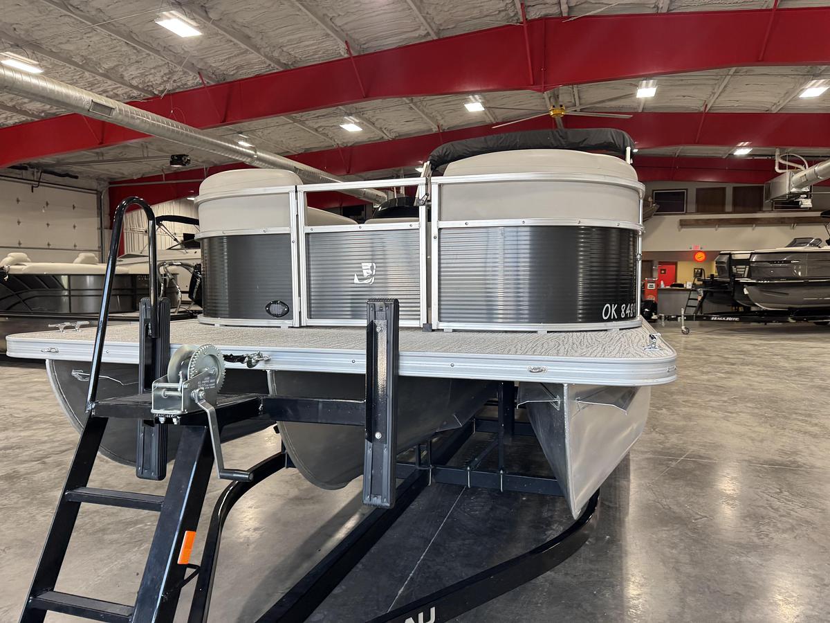 Used 2022 Landau 252 Island breeze