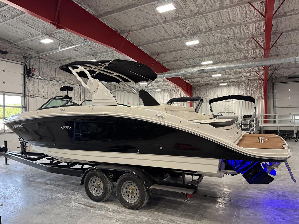 Used 2018 Sea Ray 270 SDX