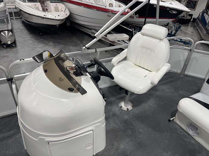 Used 2006 Sundancer Pontoons 260 Majestic