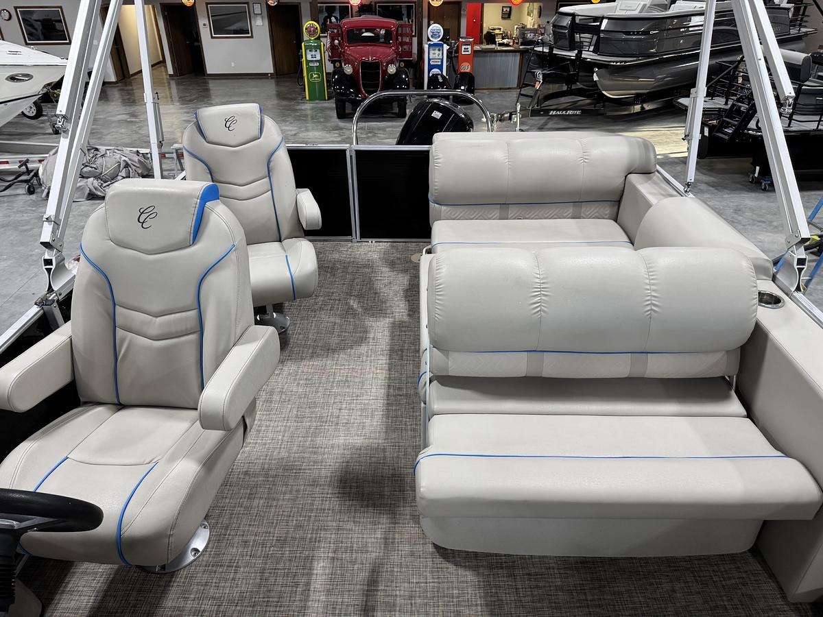 Used 2017 Cypress Cay 253 Seabreeze