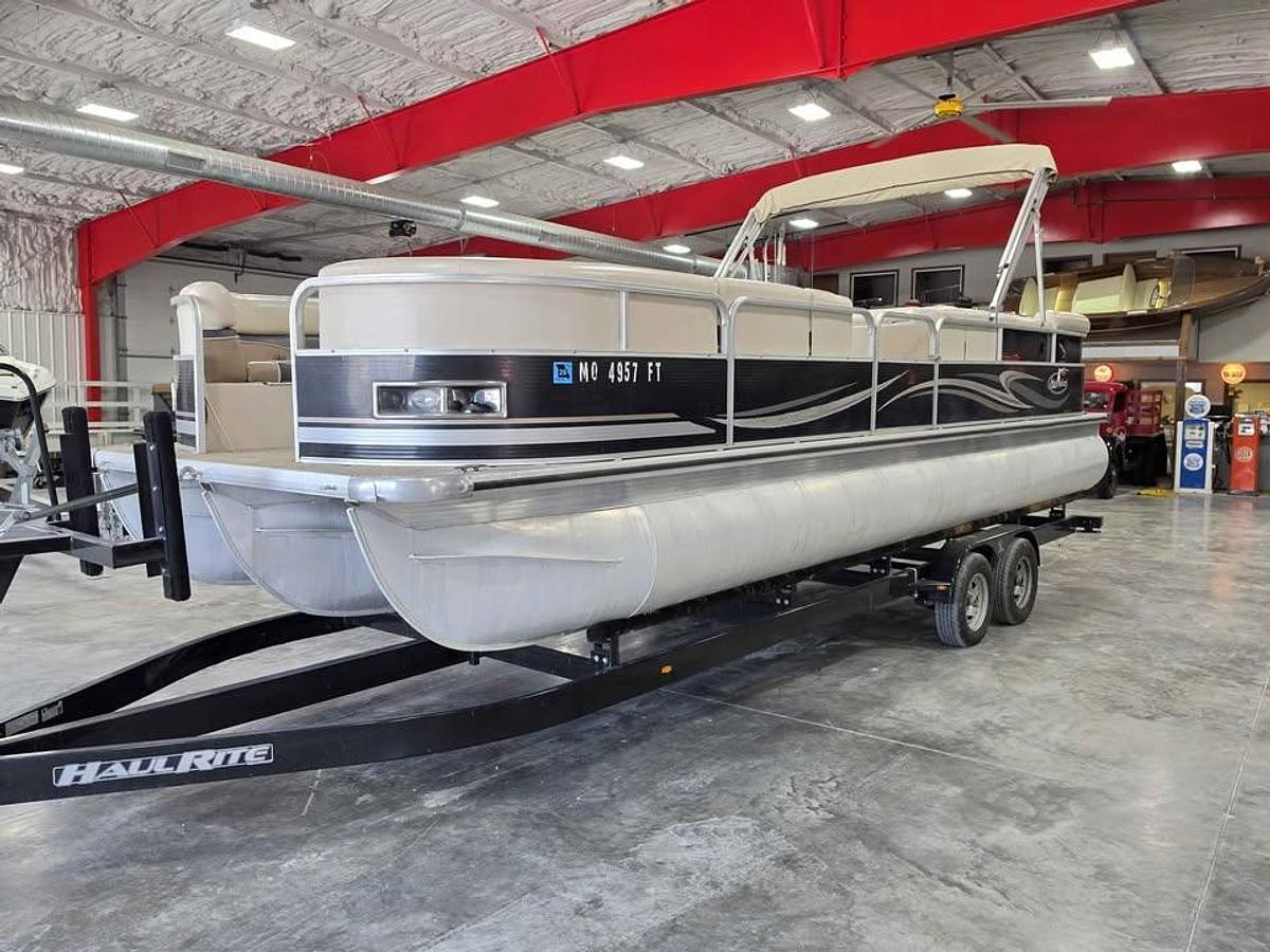 Used 2011 Misty Harbor 2585 Tritoon