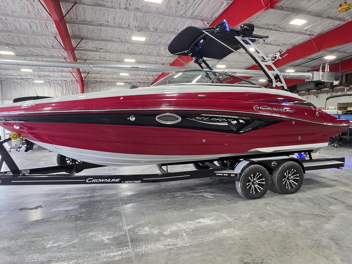 Used 2022 Crownline 265 Surf open bow