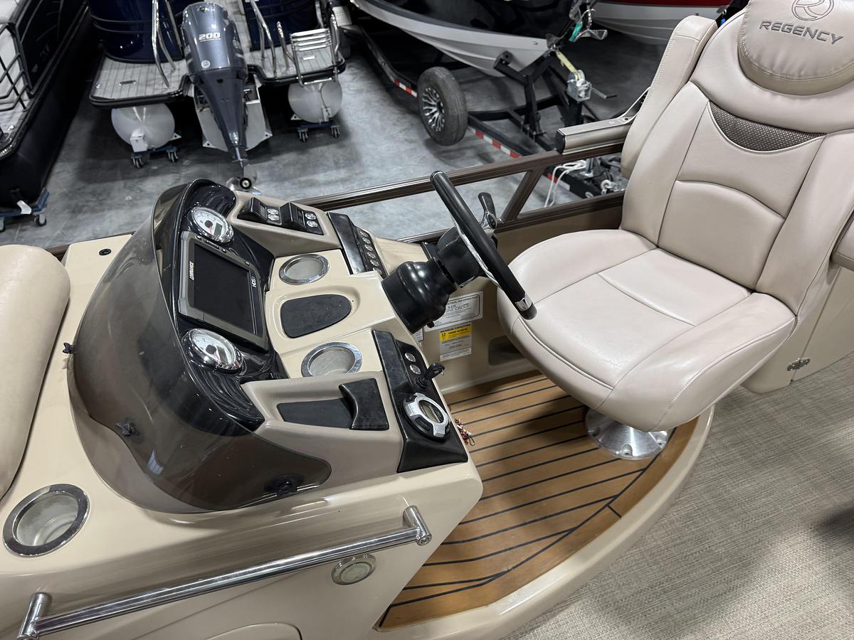 Used 2015 Sun-Tracker 254 Regency