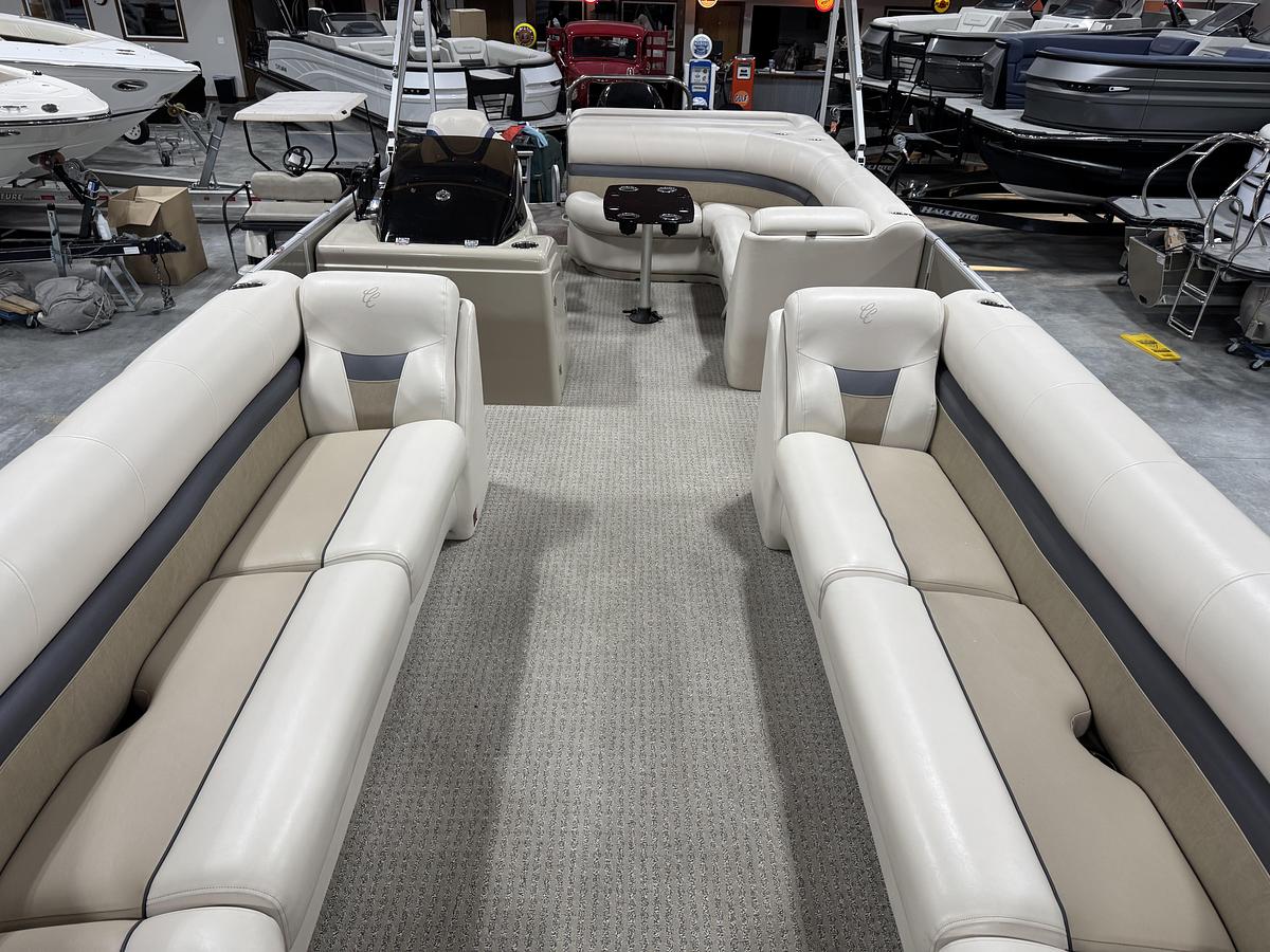 Used Cypress Cay 250 Cayman