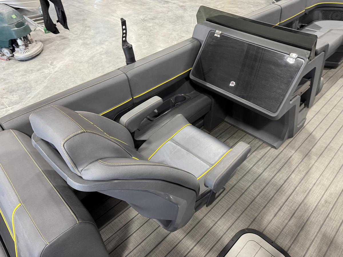 2025 Manitou 24 Explore