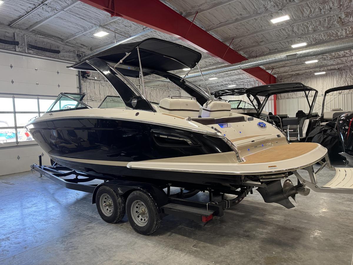 Used 2015 Regal 2800