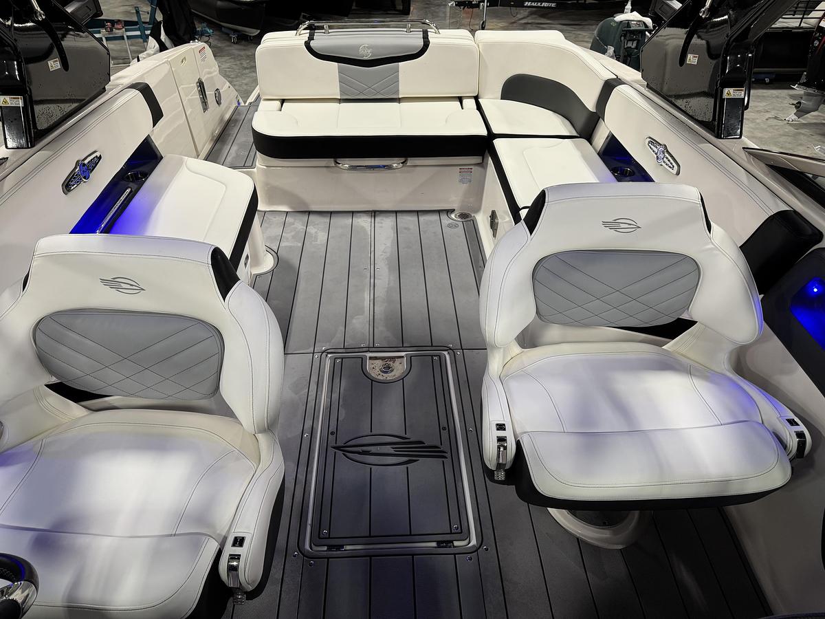 Used 2023 Chaparral 30 Surf