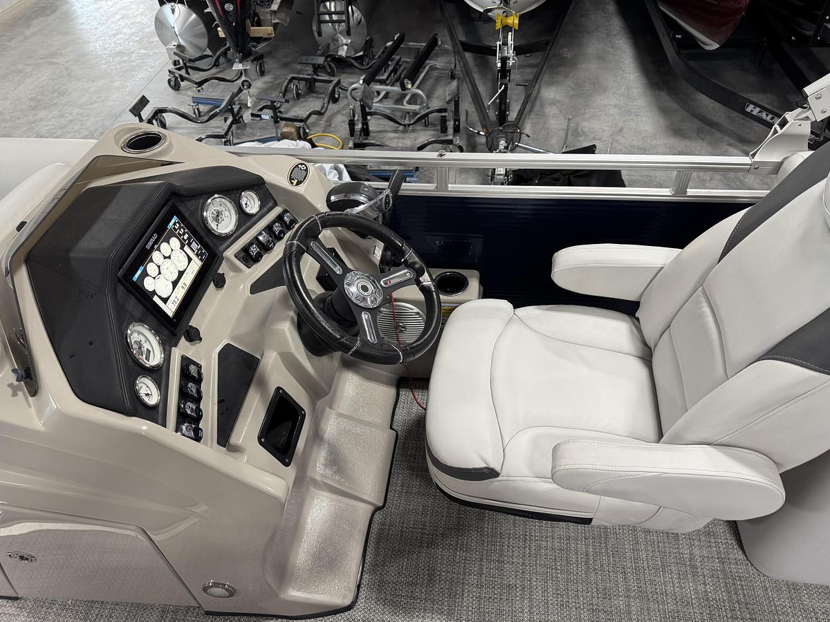 Used 2018 Lund LX 240