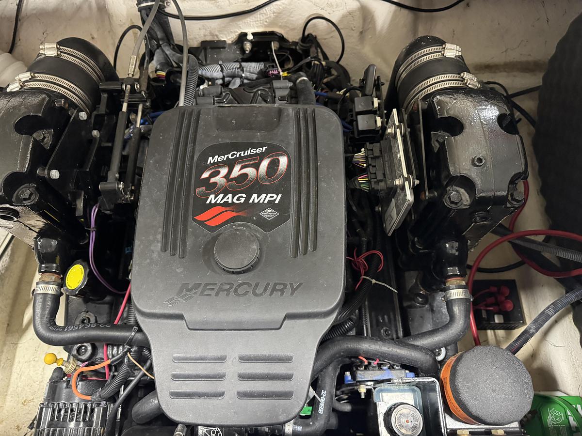 Used 2006 Rinker 246 BR