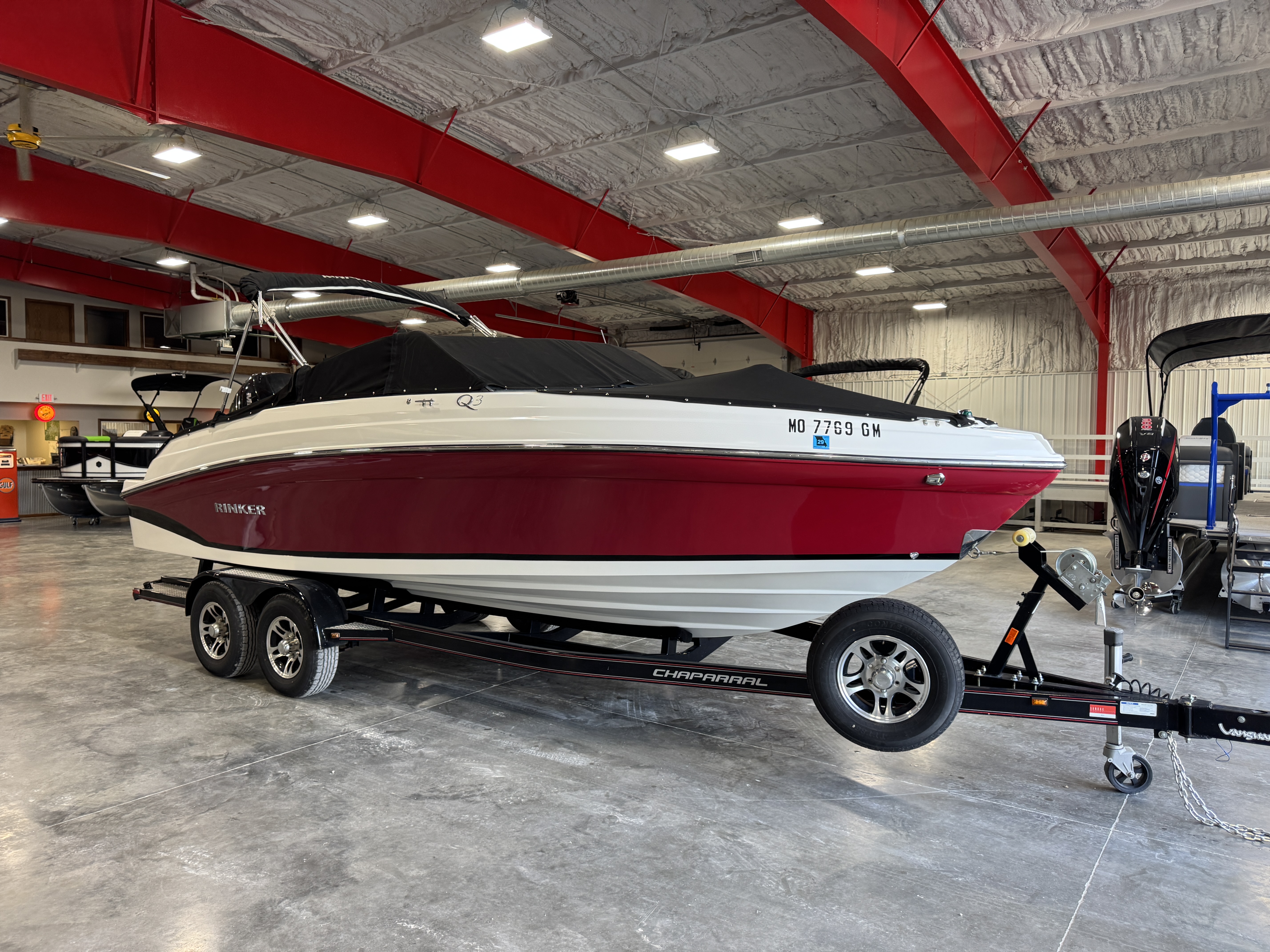 Used 2019 Rinker Q3