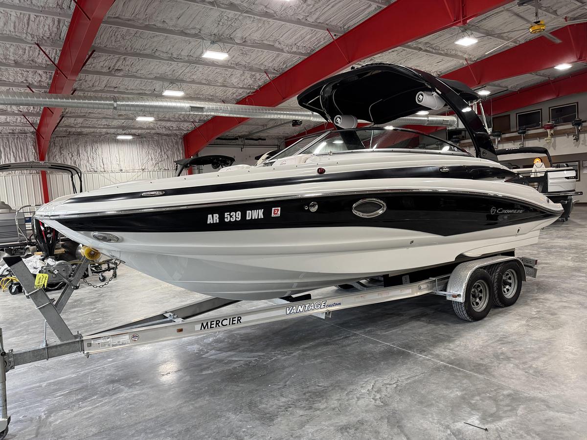 Used 2015 Crownline E-4