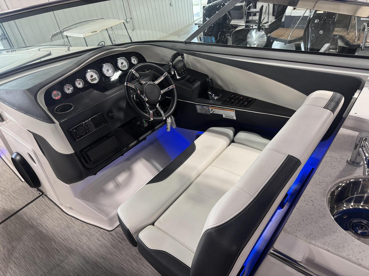 Used Regal  3200 BR