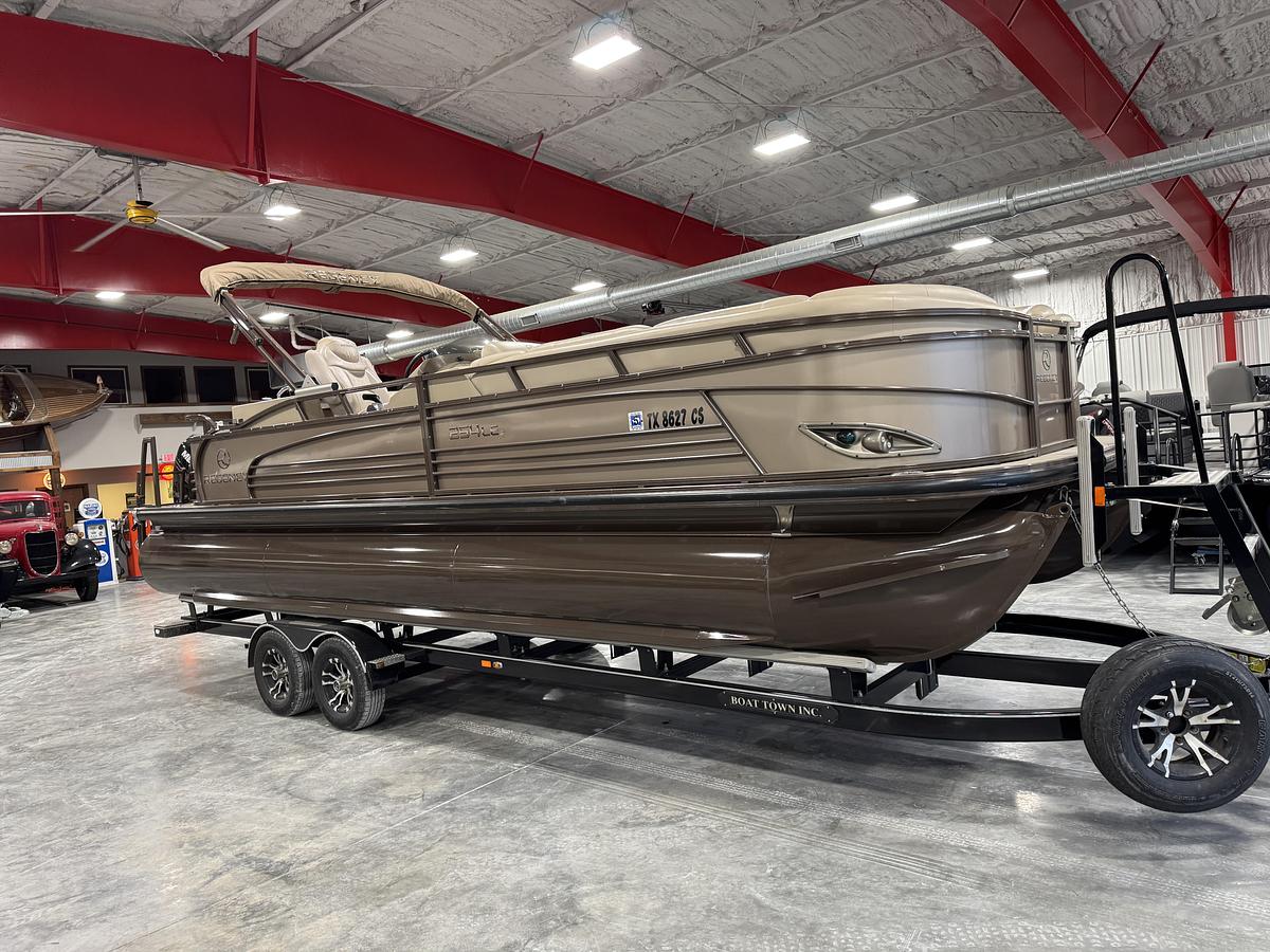 Used 2015 Sun-Tracker 254 Regency