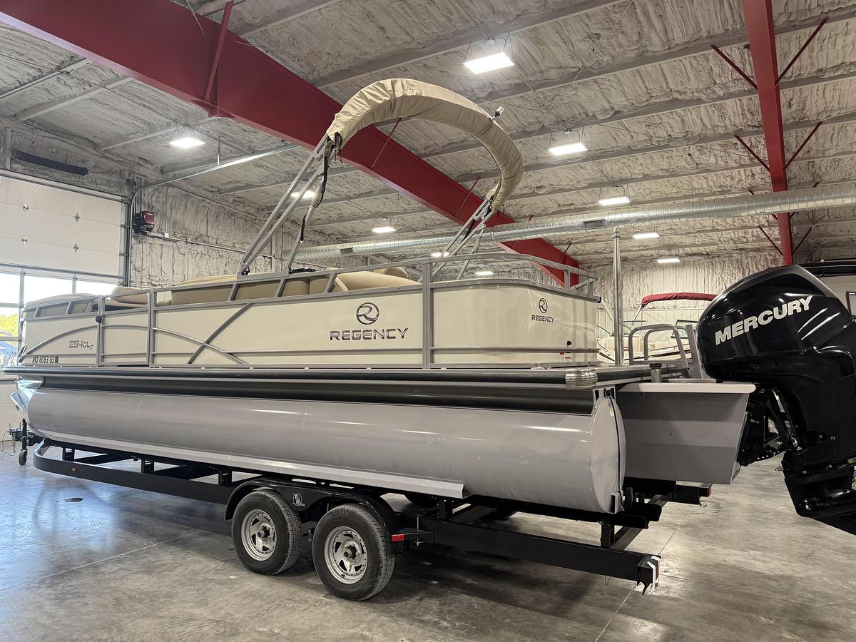 Used 2017 Suntracker 254 Regency