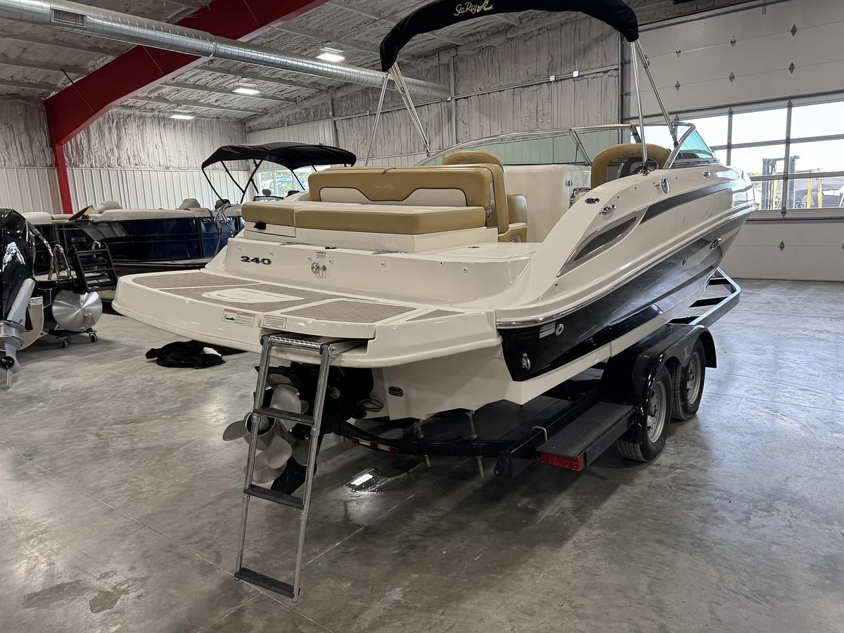 Used 2011 Sea Ray 240 Sundeck