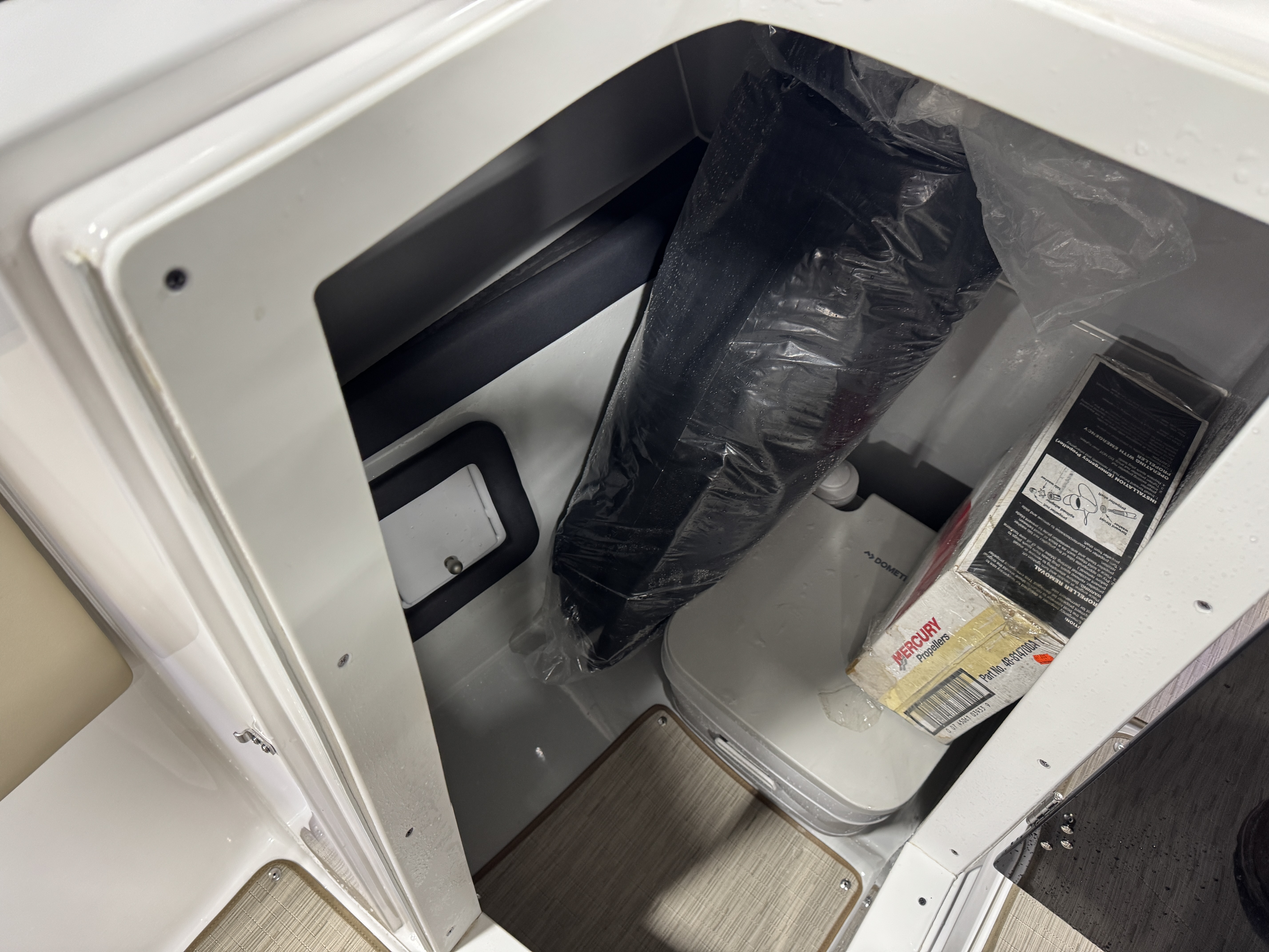 Used 2019 Rinker Q3