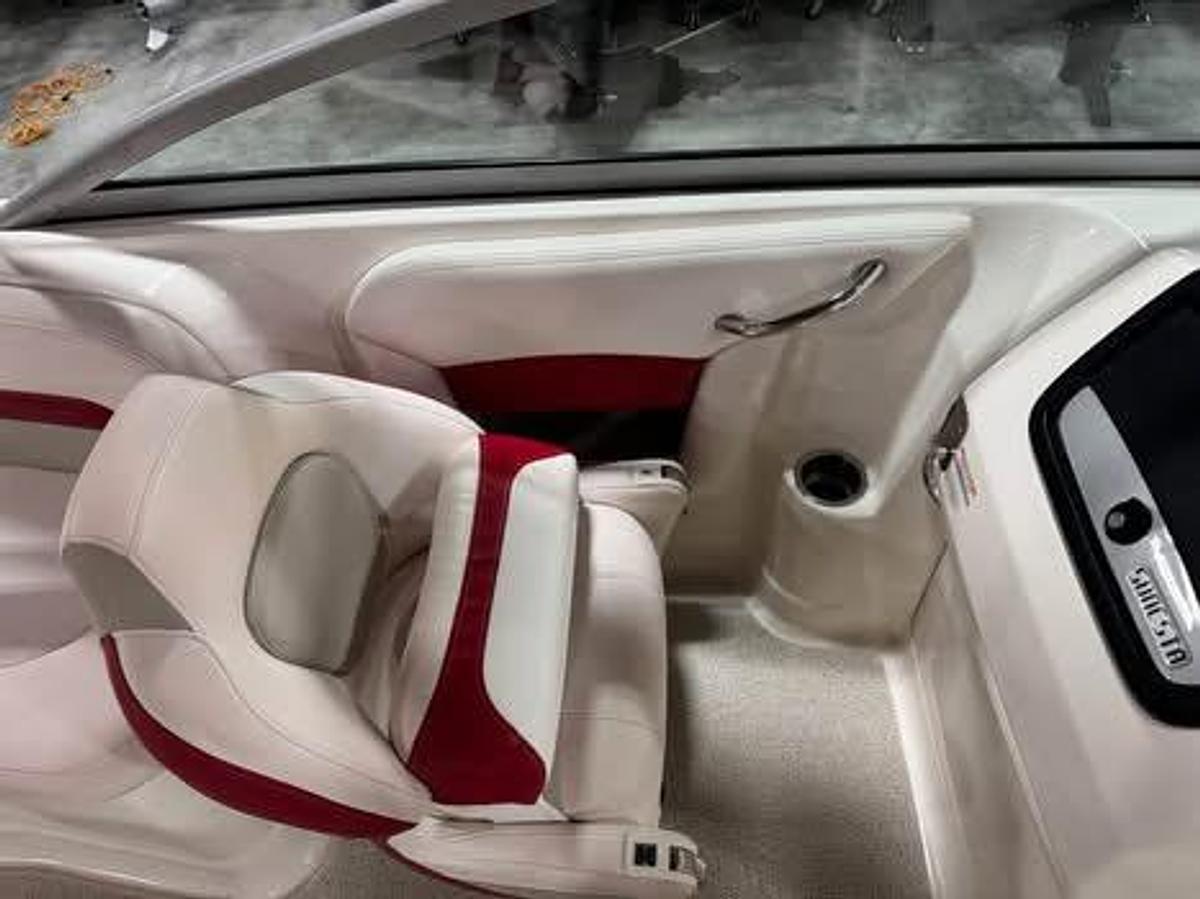 Used 2009 Chaparral 264 Sunesta