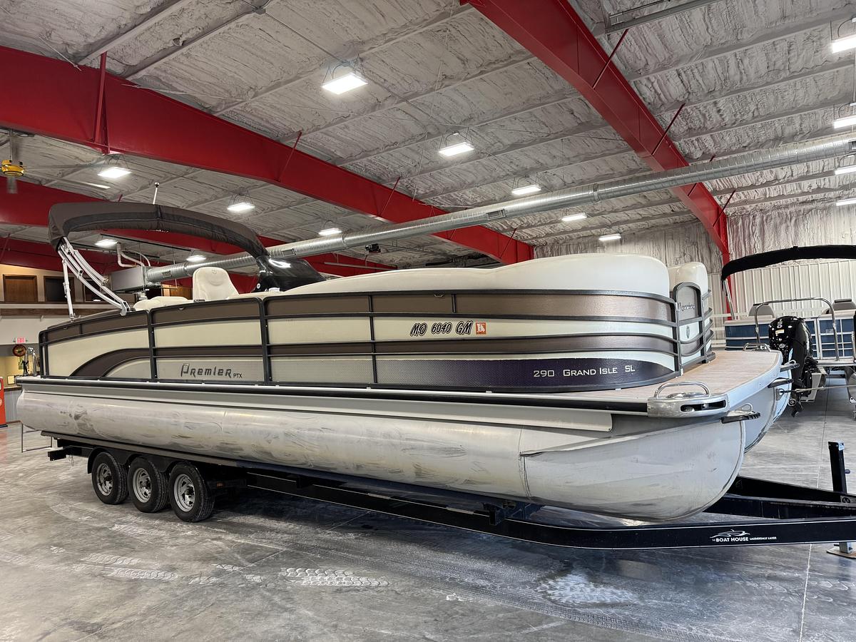 Used 2014 Premier 290 Grand Isle 10' wide