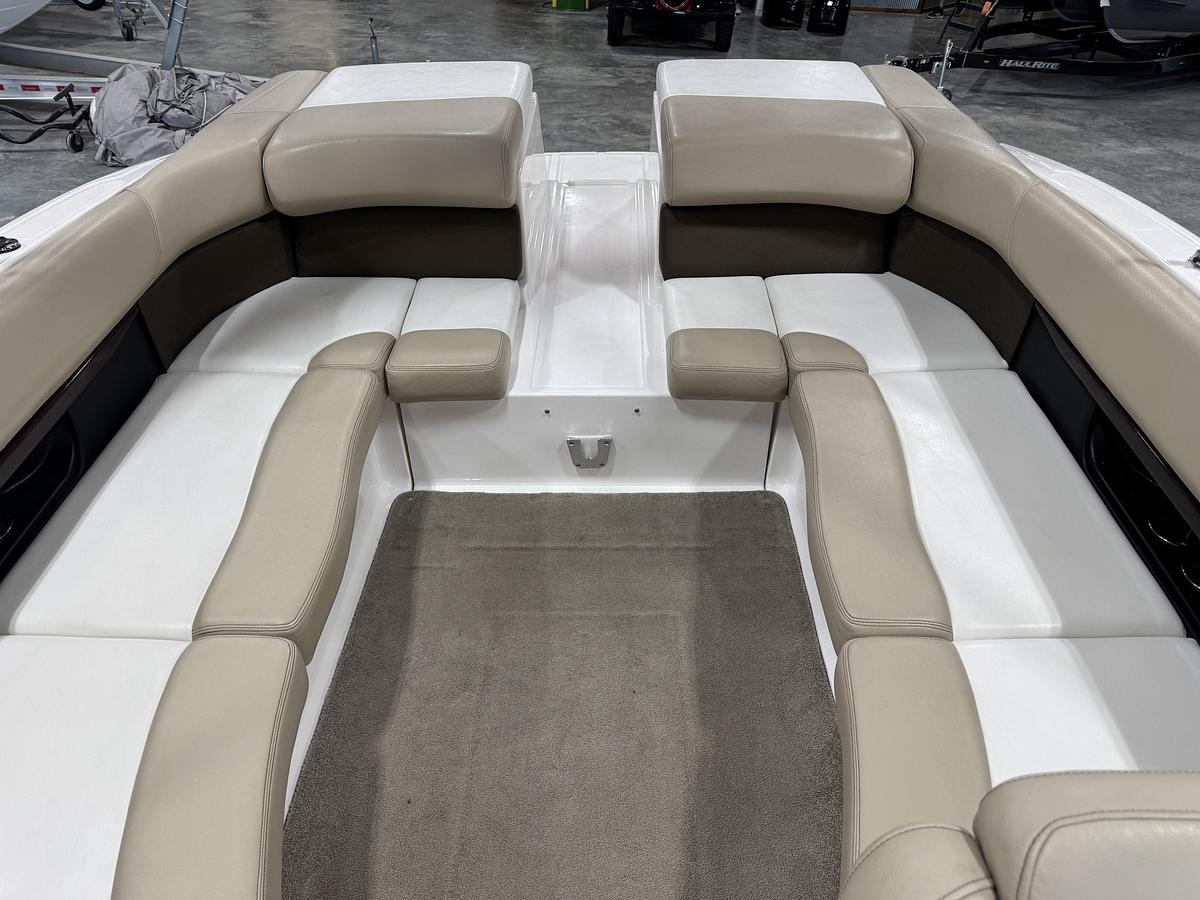 Used 2012 Regal 2700