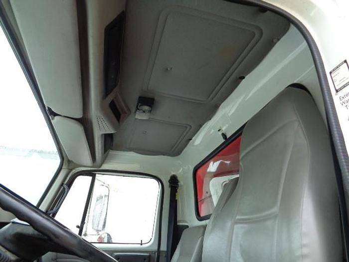 Used 2002 International 4900- Stock #: 8622