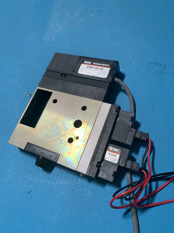 Used smc vacuum ejector and vacuum switch  zm073n ;zse1-00-15