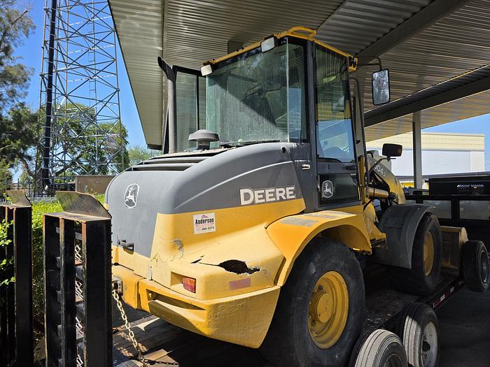 Used Used 2004 John Deere 304J Loader