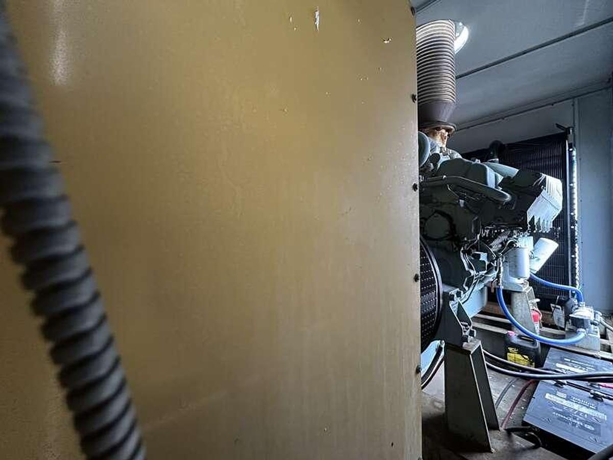 Used Used Elliot 780 RD Diesel Generator, 306 Hrs  750 kW