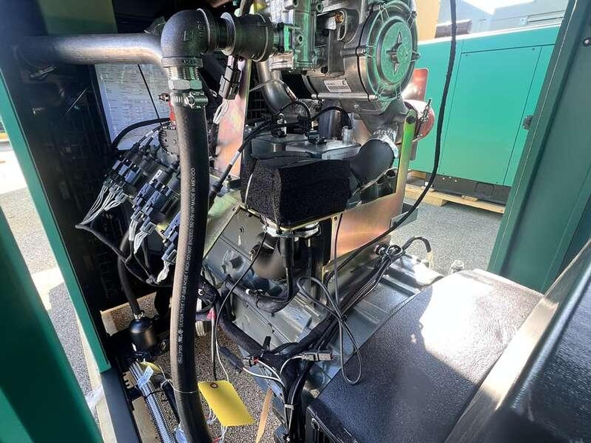 New Cummins C100N6 QSJ8.9G Natural Gas / Propane Generator, EPA Certified 1 or 3 Phase 100 kW