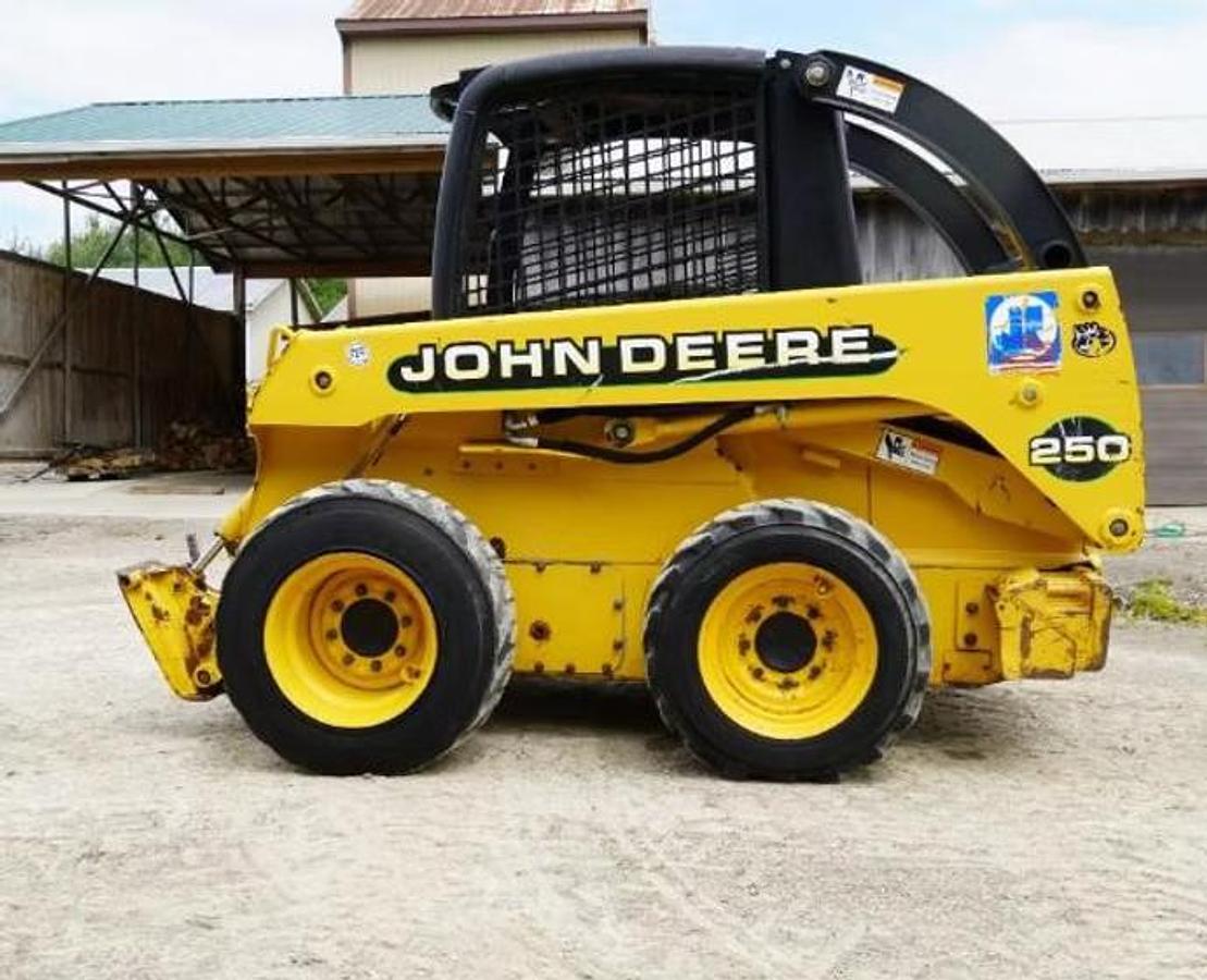 Used John Deere 250A Skid Steer (NEW REBUILT ENGINE) 2001