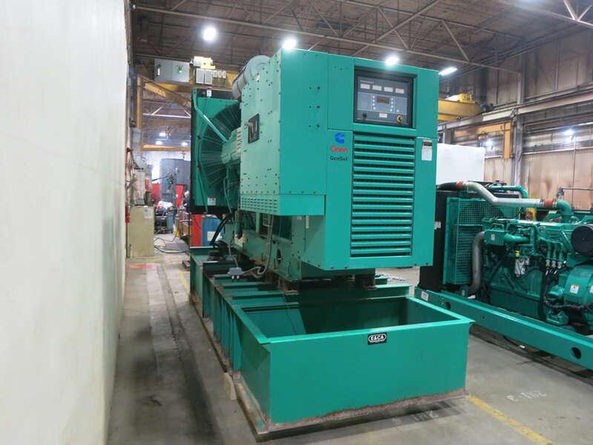 Used Used Cummins DFHA QST30-G1 Diesel Generator 554 Hrs  750 kW