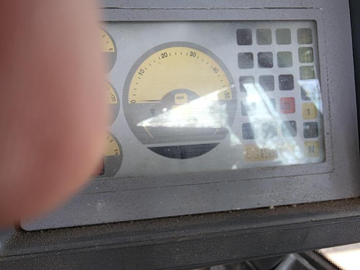 Used Used 2004 John Deere 304J Loader