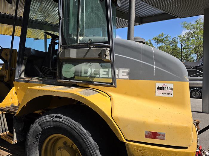 Used Used 2004 John Deere 304J Loader