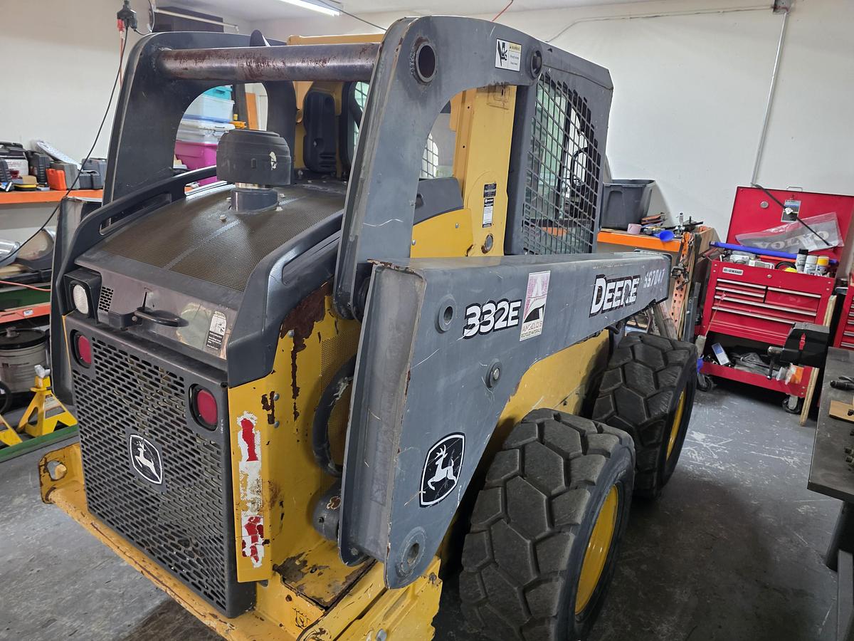 Used 2015 JOHN DEERE 332E