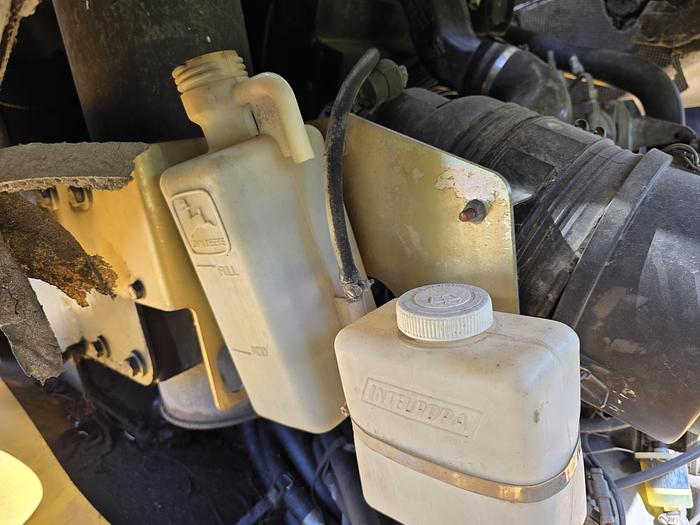 Used Used 2004 John Deere 304J Loader