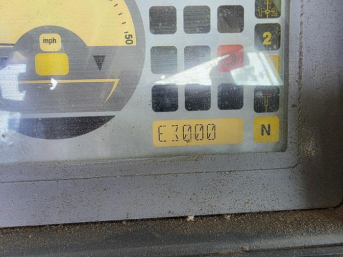 Used Used 2004 John Deere 304J Loader